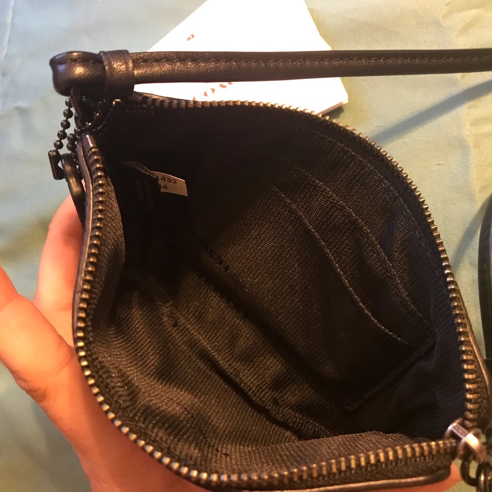 Coach wristlet - Picture 3 of 3